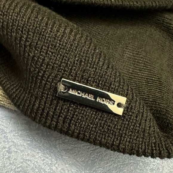 Michael Kors Men’s Beanie Winter Hat Reversible Black And Gray 34012C New NWT - Picture 12 of 12